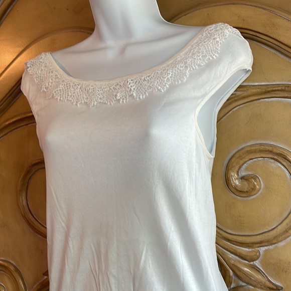 White lace trimmed bodysuit - Picture 2 of 10